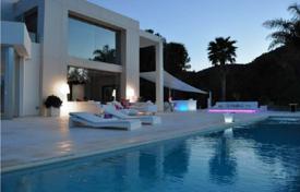 Современная меблированная вилла с бассейном, садом и 2 гостевыми домиками, на Ибице, Испания за 52 000 € в неделю
