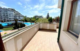 Апартамент с 1 спальней с видом на бассейн в СПА комплексе «Эмеральд», Равда, 100 кв. М за 72 000 €