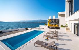 Великолепная вилла на берегу моря с необычным дизайном интерьера и бассейном в Задаре, Хорватия за 2 950 000 €