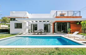 Современная вилла с задним двором, бассейном, террасой и гаражом, Майами, США за $2 295 000