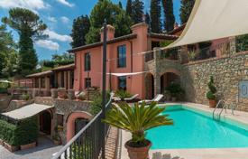 Красивая вилла с садом и бассейном, Монтекатини-Терме, Италия за 4 900 € в неделю