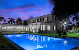 Просторная вилла с задним двором, бассейном, зоной отдыха и террасой, Корал Гейблс, США за $2 950 000