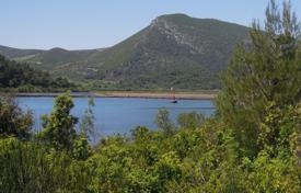 Большой участок земли всего в 7 метрах от моря в Затон Доли, Хорватия. Цена по запросу