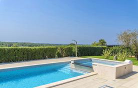 Меблированная вилла с бассейном, джакузи и гостевыми апартаментами, Пореч, Хорватия за 780 000 €