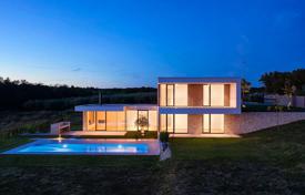 Новая меблированная вилла с бассейном в элитной резиденции, Новиград, Хорватия за 890 000 €