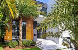 Дом в городе в Майами-Бич, США за $7 950 000