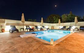 Уютная вилла с бассейном и гостевым домом в 70 метрах от пляжа, Циливи, Закинтос, Греция за 2 700 € в неделю