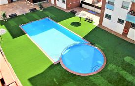 Четырехкомнатные апартаменты с террасой в резиденции с бассейном, рядом с пляжем, в одном из лучших районов Льорет‑де-Мар, Испания за 300 000 €