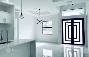 4-комнатный дом в Лихай-Эйкерс за $365 000