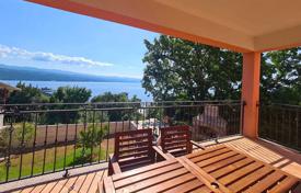 Просторная квартира с террасой и садом, рядом с морем, Опатия, Хорватия за 311 000 €
