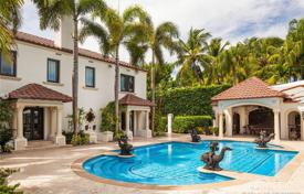 Просторная вилла с садом, бассейном, частной набережной, террасами и видом на залив, Майами-Бич, США за 36 769 000 €