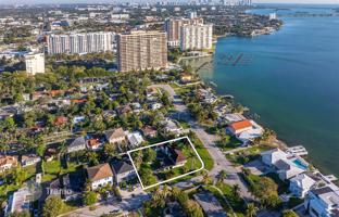 4-комнатный дом 390 м² на Норт Бэйшор Драйв за $2 000 000