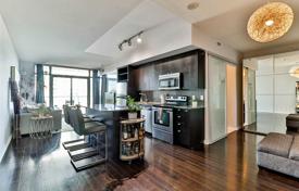 Квартира в Квинсвей, Торонто, Онтарио,  Канада за C$675 000