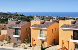 Комплекс вилл и апартаментов с панорамным видом на Пафос за 328 000 €
