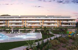 Апартаменты с 3 спальнями, большой террасой и видом на море в Торремолинос за 460 000 €