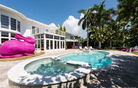 Комфортабельная вилла с задним двором, бассейном, сауной, патио, гаражом и террасой, Майами-Бич, США за $7 850 000
