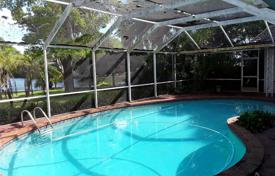 Уютная вилла с бассейном, теннисным кортом, гаражом, террасой и видом на залив, Форт-Лодердейл, США за 1 764 000 €