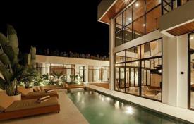 Меблированная двухэтажная вилла с 2 бассейнами всего в 200 м от пляжа, Переренан, Менгви, Бали, Индонезия за $700 000