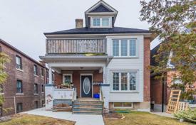 Дом в городе на Кингстон роуд, Торонто, Онтарио,  Канада за C$1 872 000