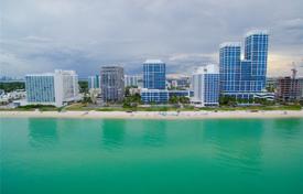 Светлая квартира с видом на океан в резиденции на первой линии от пляжа, Майами-Бич, Флорида, США за $785 000