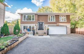 Дом в городе в Скарборо, Торонто, Онтарио,  Канада за C$1 213 000