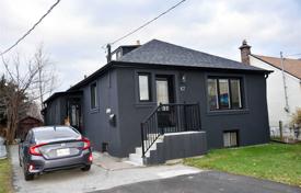 Дом в городе в Этобико, Торонто, Онтарио,  Канада за C$1 318 000