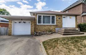 Дом в городе в Этобико, Торонто, Онтарио,  Канада за C$1 952 000