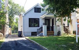Дом в городе в Восточном Йорке, Торонто, Онтарио,  Канада за C$1 077 000