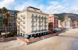 Квартира с террасами на передней первой моря — Laigueglia, Лигурия за 1 250 000 €