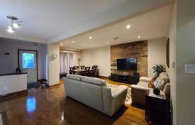 Дом в городе в Восточном Йорке, Торонто, Онтарио,  Канада за C$1 033 000