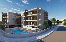 Новая резиденция с бассейном и видом на море в центре Пафоса, Кипр за От $322 000