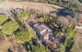 Старинное поместье с бассейном и садом, Баски, Италия за 780 000 €
