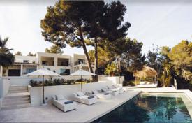 Двухэтажная вилла с бассейном, парковкой и видом на море в Эс Кубельс, Ибица, Испания за 18 000 € в неделю