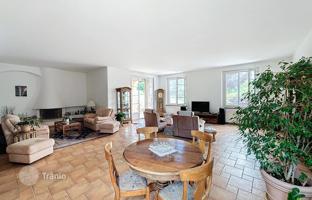 15-комнатный коттедж 81 м² в Рокфор-Ле-Пен за 1 800 000 €