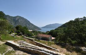 Недостроенный коттедж на большом участке с видом на море, Рисан, Котор, Черногория за 650 000 €