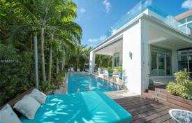 Комфортабельная вилла с участком, бассейном, гаражом и террасой, Майами-Бич, США за $5 500 000