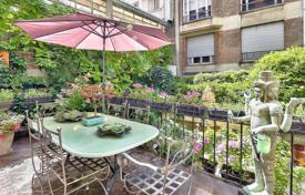 Старинный особняк с бассейном и садом в Париже, Иль‑де-Франс, Франция за 7 450 000 €