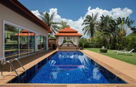 Светлая вилла с террасой, бассейном и садом в уютной резиденции, недалеко от пляжа, Банг Тао, Таиланд за $1 840 000