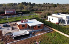 Дом Продажа высококачественного частного дома с бассейном и садом, Светвинченат за 310 000 €