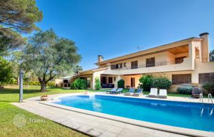 5-комнатный дом 913 м² в Санта-Кристина-де-Аро за 1 400 000 €