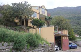 Меблированный дом в 200 метрах от моря, Каменари, Черногория за 145 000 €