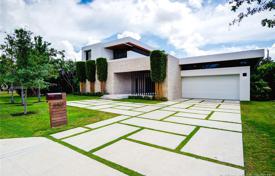 Комфортабельная вилла с задним двором, бассейном, гаражом и террасой, Пайнкрест, США за $2 389 000