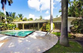 Комфортабельная вилла с бассейном, гаражом и террасой, Майами-Бич, США за 6 443 000 €