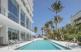 Просторные угловые апартаменты с парковкой, террасой и видом на океан в доме с бассейном, Санни Айлс Бич, США за 3 710 000 €