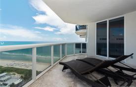 Светлые апартаменты с видом на океан в резиденции на первой линии от пляжа, Майами-Бич, Флорида, США за $1 300 000