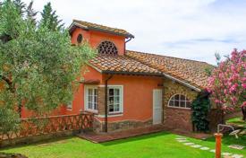 Традиционная вилла с садом, бассейном и парковкой, Фоллоника, Италия за 3 900 € в неделю