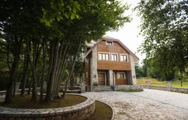 Просторный дом в исключительном месте — Национальный парк Ловчен, Цетине, Черногория за 560 000 €