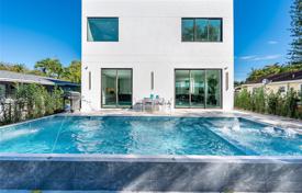 Дом в городе в Севере Майами Бич, США за $1 975 000