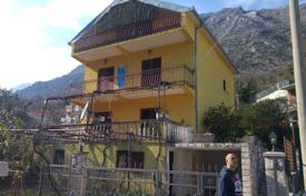 Меблированный дом с террасами в 650 метрах от пляжа, Котор, Черногория за 275 000 €
