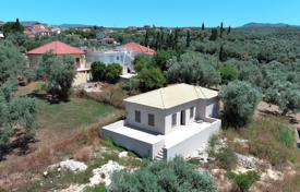 Новый дом с видом на море в окружении зелени на Пелопоннесе, Греция за 260 000 €